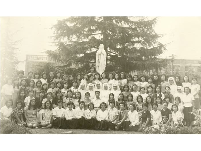1973 학동 앞줄부터 수학지원자 지원자들과 함께 아가씨들 피정